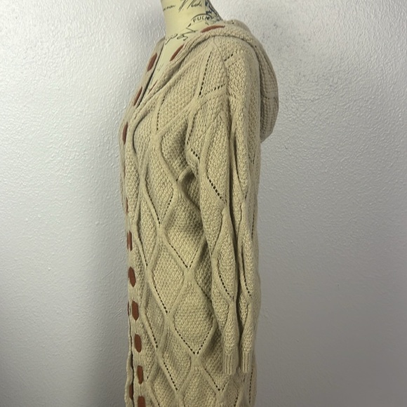 Tan Long Sweater - Picture 6 of 6